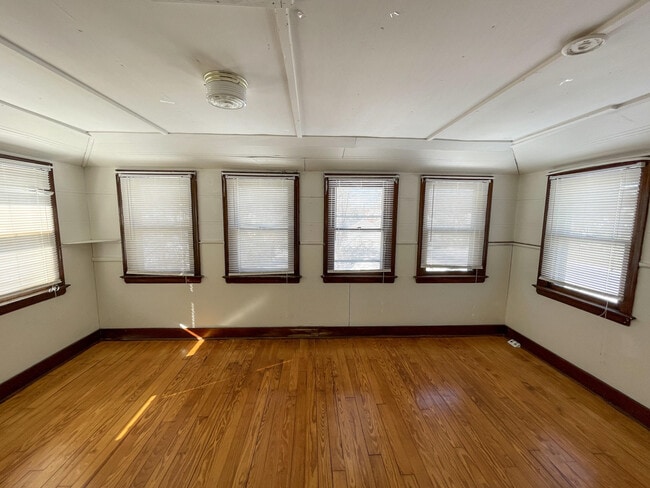 Building Photo - 21 Anderson Ave