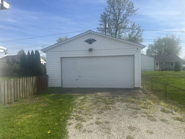 Building Photo - 1207 Chalet Ave