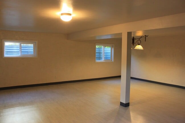 Building Photo - 2130 Crystal River Dr