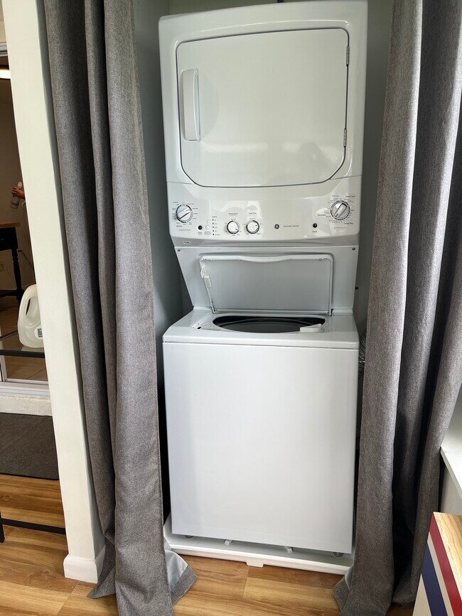 Building Photo - 1744 10th St SW