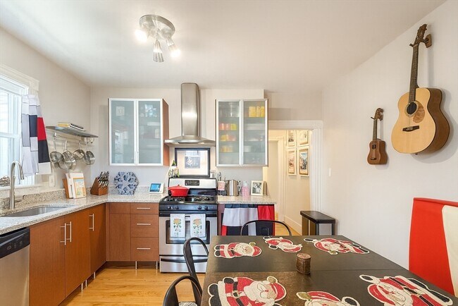 Building Photo - 456 Medford St