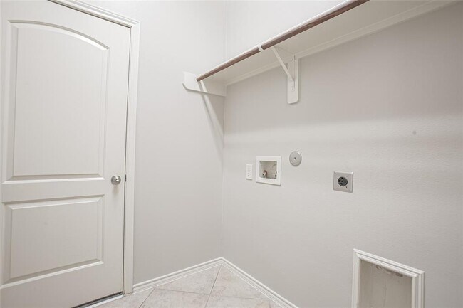 Building Photo - 27522 Gatlin Ln