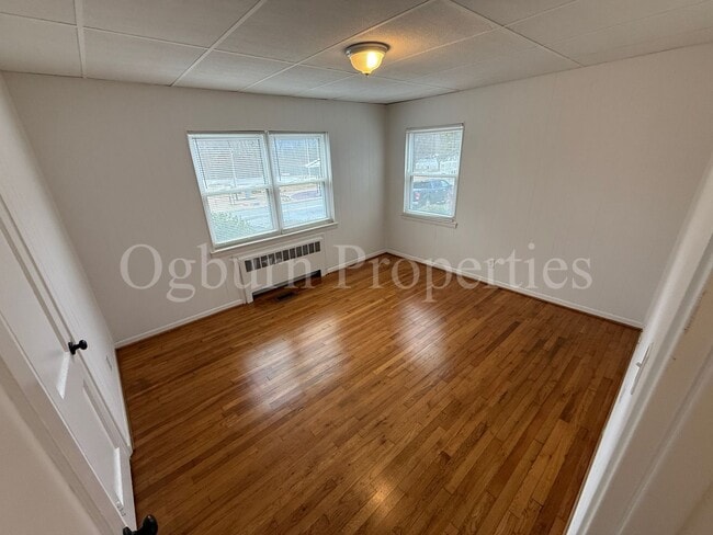 Building Photo - 2505-A Queen St-Miller Park-2BR/1BA-1st Floor APT!!!