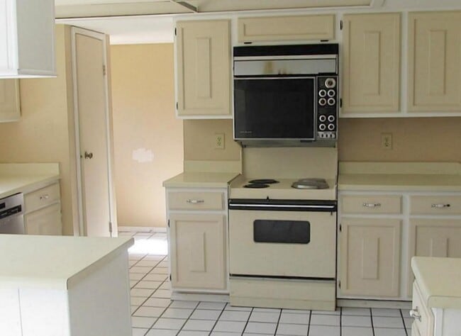 Building Photo - 4803 Brooklawn Dr