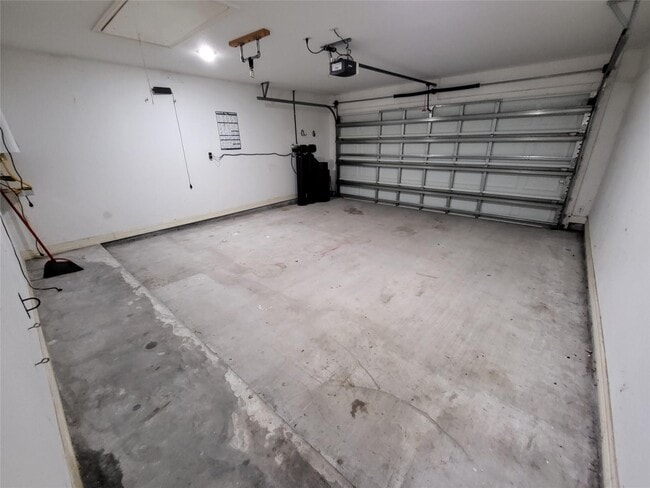 Building Photo - 102 Liberty Ln