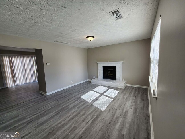 Building Photo - 1653 Pinedale Cir NW