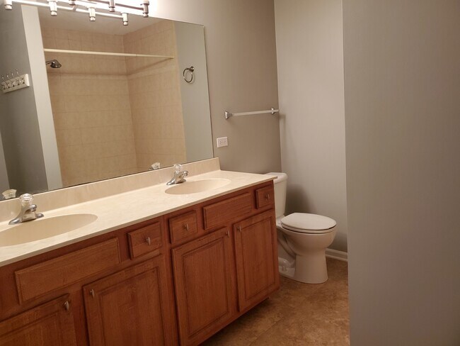 Building Photo - 1204 Riverview Dr