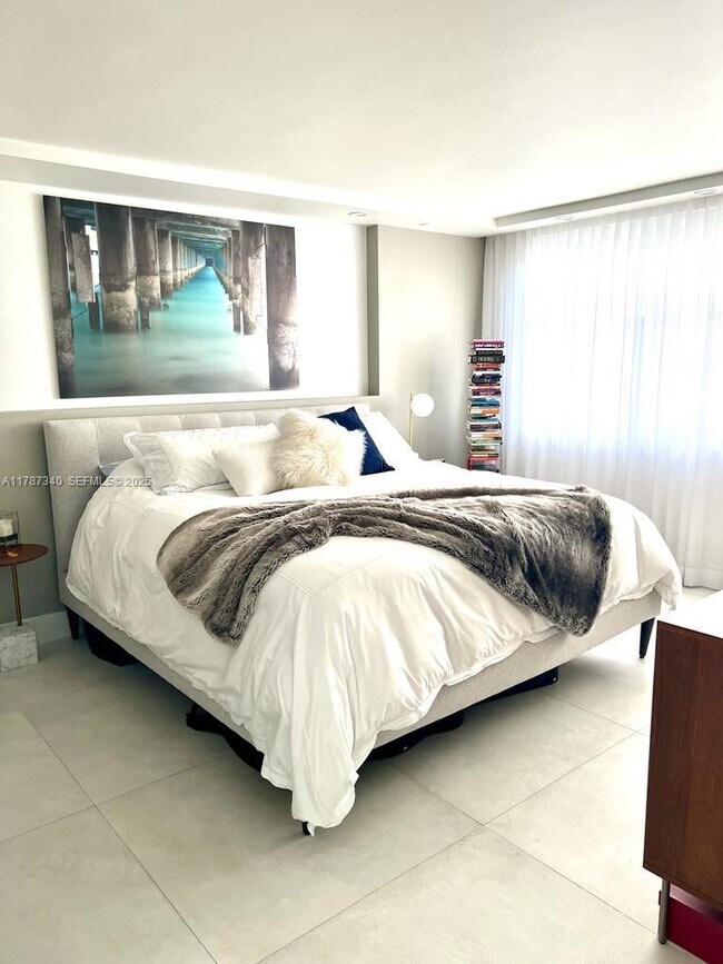 Building Photo - 6917 Collins Ave