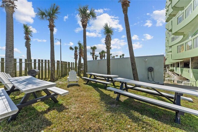 Building Photo - 9420 Seawall Blvd