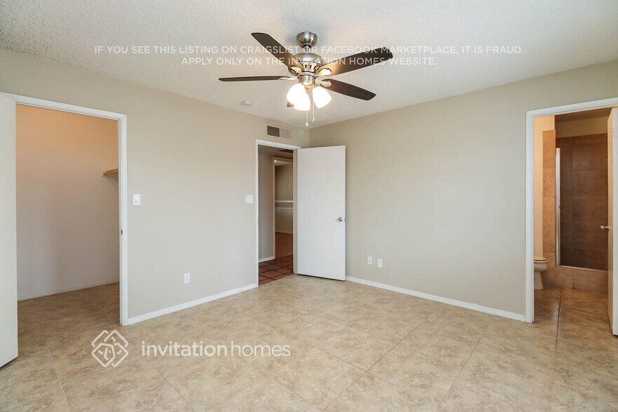 Building Photo - 687 E Del Rio St