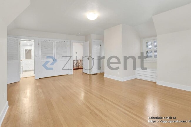 Building Photo - 3010 SE Lambert St