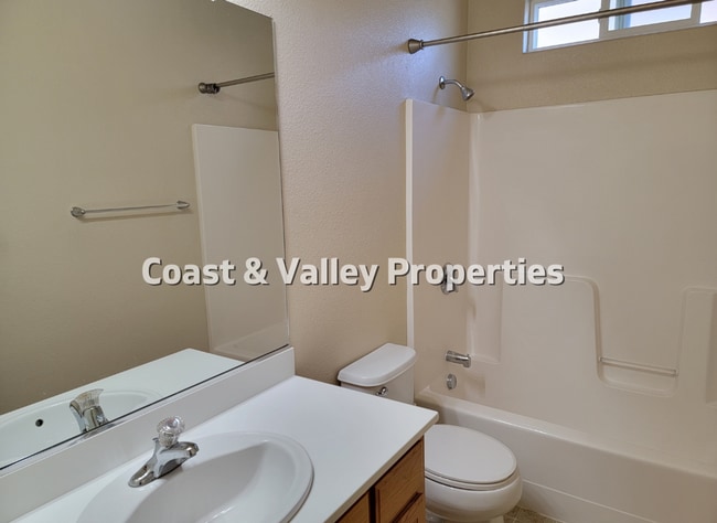 Building Photo - FOR RENT 3BD HOUSE IN GREENFIELD