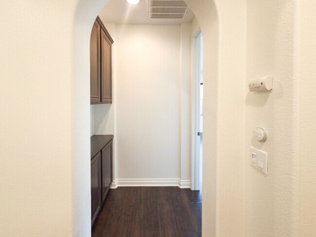 Building Photo - ~Temecula's Wolf Creek Community~ Beautifu...
