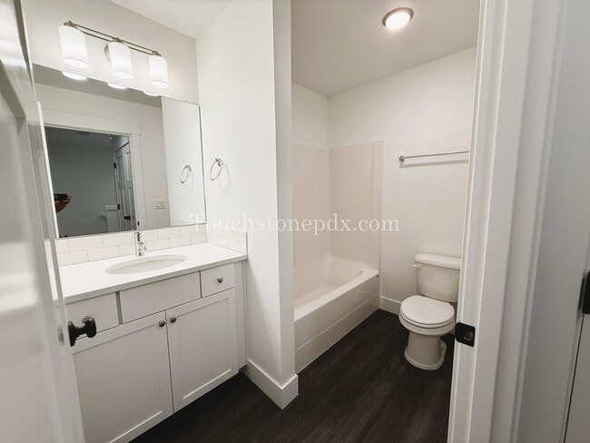 Building Photo - 16764 Chula Vista Ave