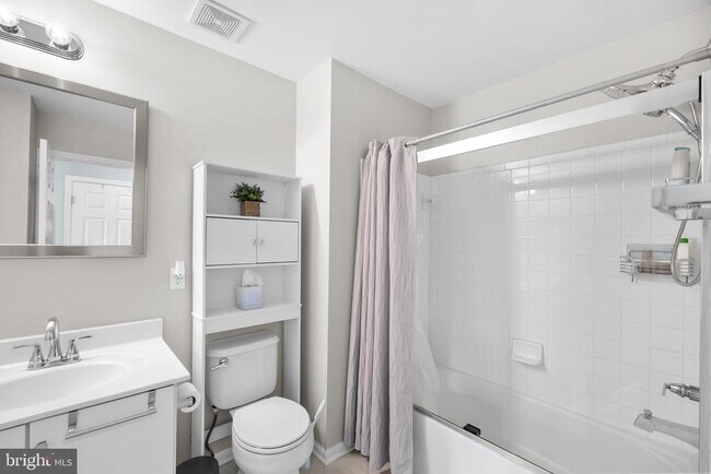 Building Photo - 381 Livermore Ln