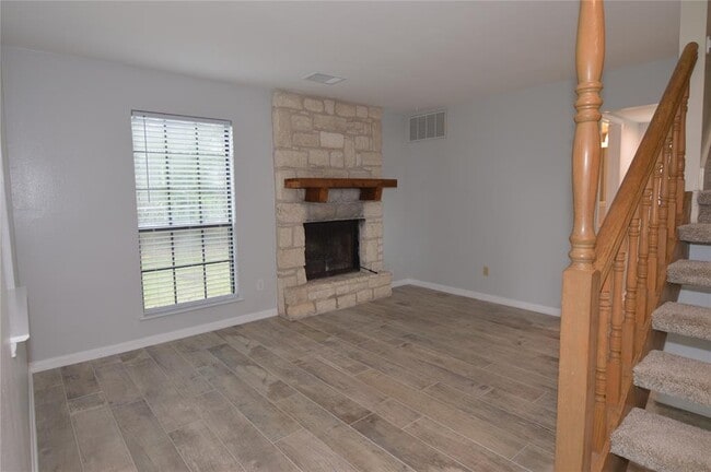 Building Photo - 8912 Circle Dr