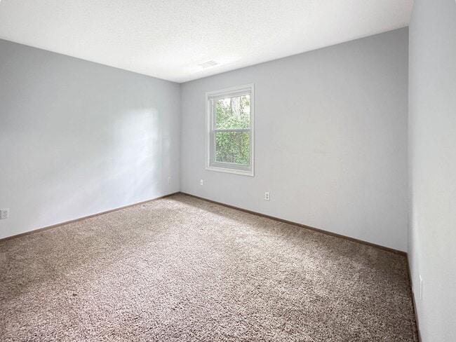 Building Photo - 3344 Berwood Ct W