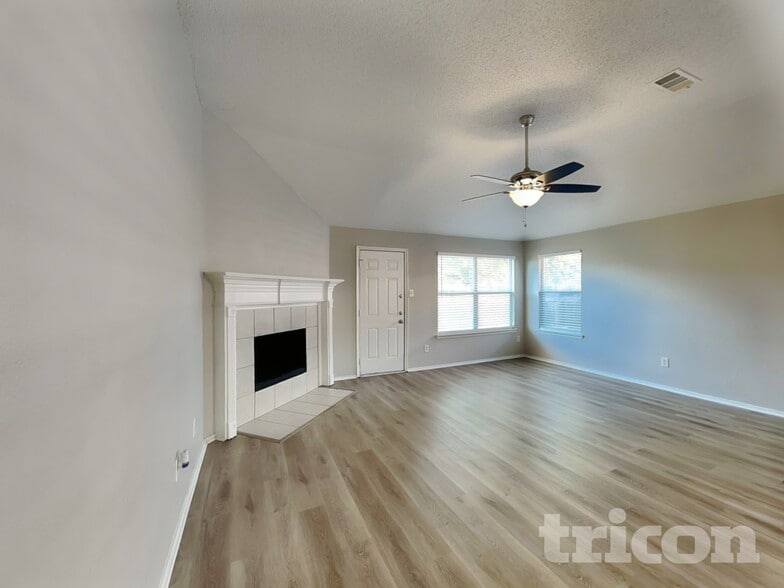 Building Photo - 304 Dakota Dr