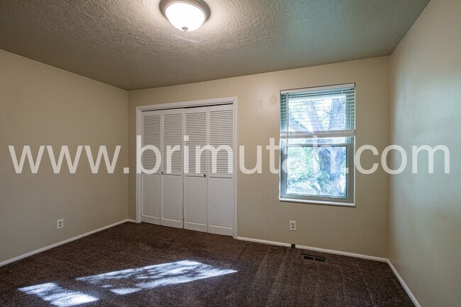Building Photo - 3564 E 7800 S