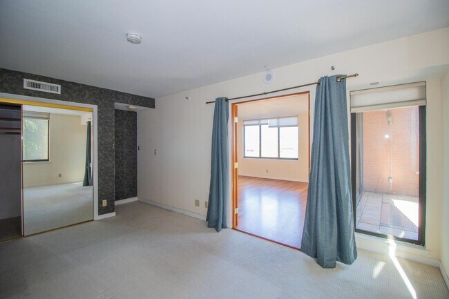 Building Photo - 101 Lombard St