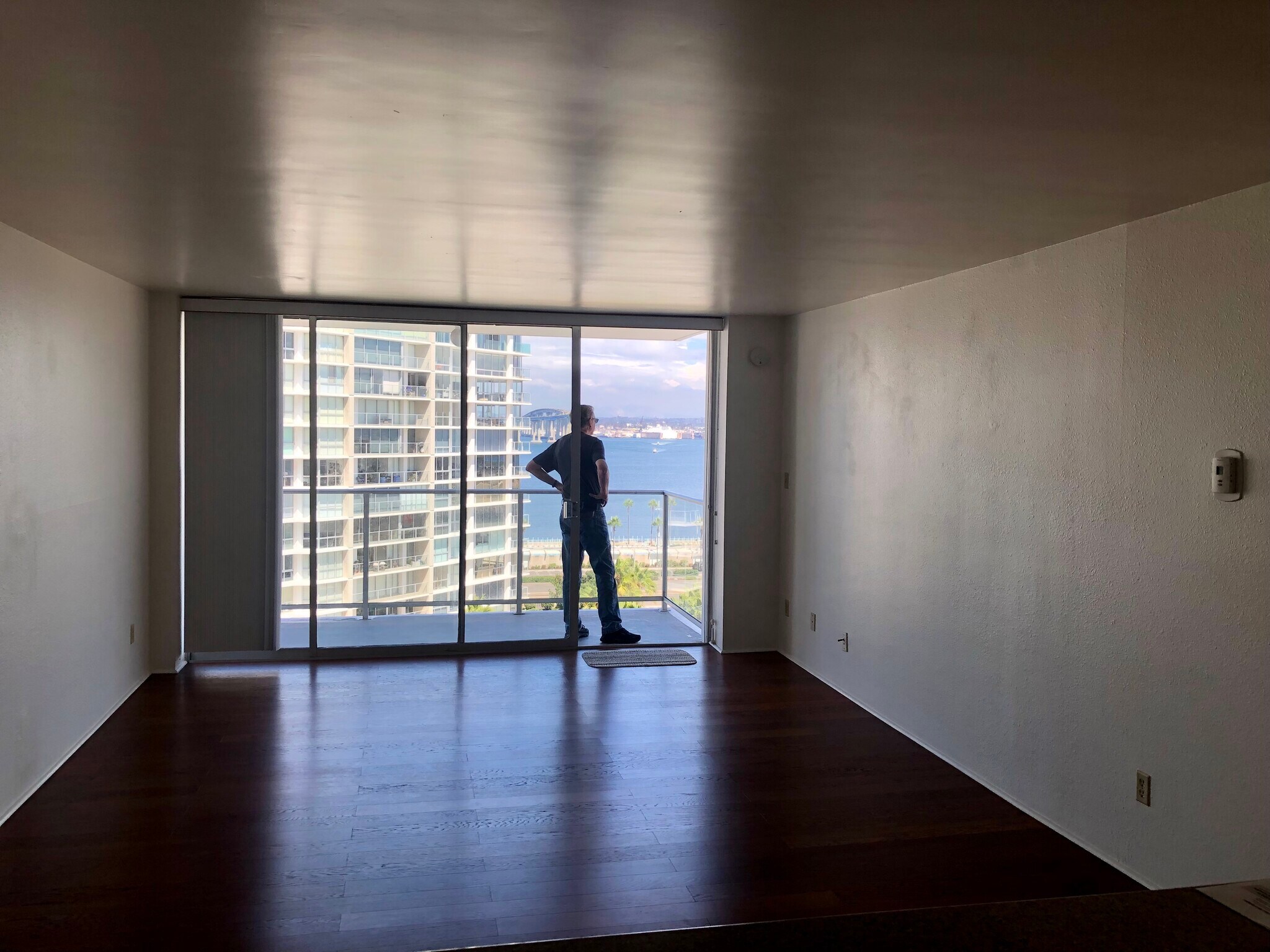 Building Photo - 1830 Avenida del Mundo