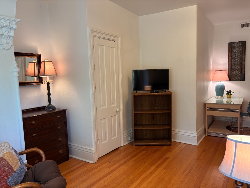 Building Photo - 724.5 Chapin St