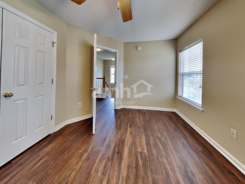 Building Photo - 423 Beverly Dr