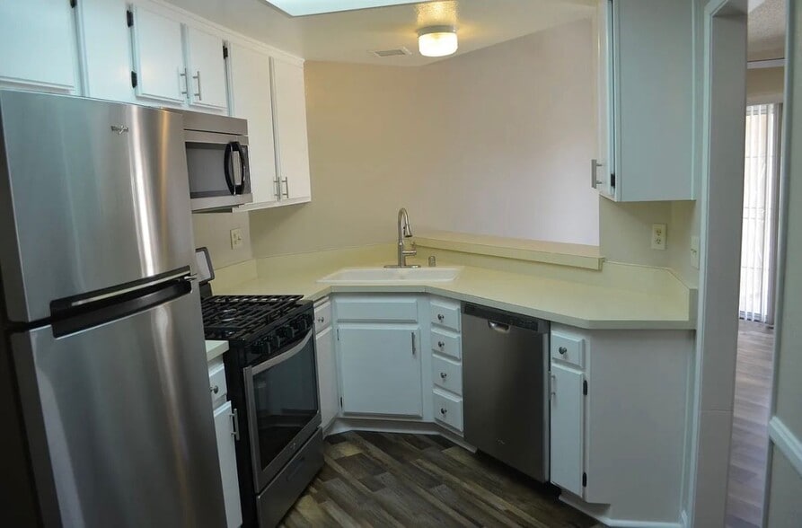 Building Photo - 928 Summerfield St