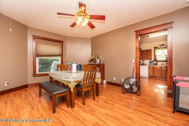 Building Photo - 947 William St