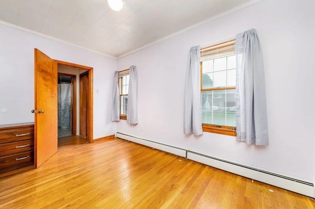 Building Photo - 3 Bed 1.5 Bath- Aliquippa PA