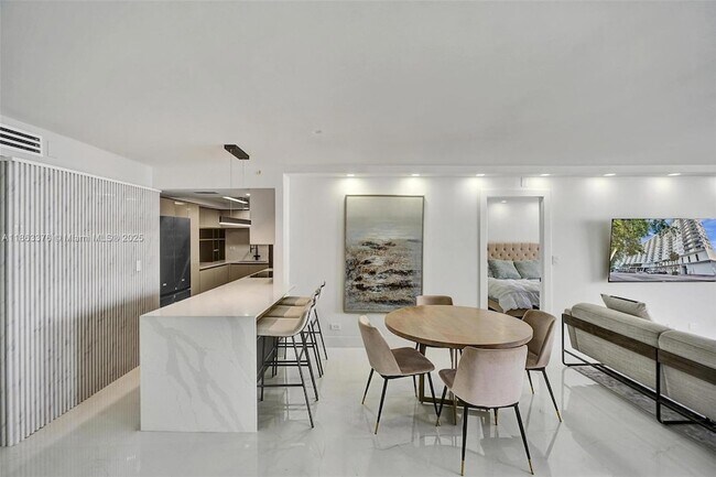 Building Photo - 6039 Collins Ave