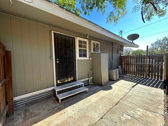 Building Photo - 3004 Musser St