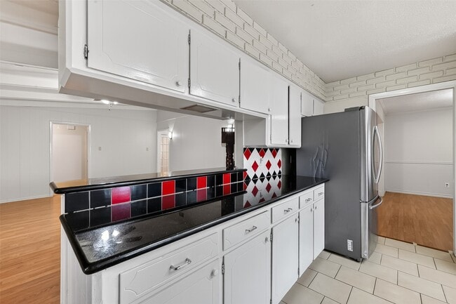 Building Photo - 2319 Blue Willow Dr