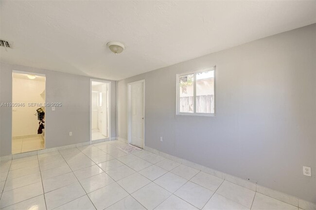 Building Photo - 3510 SW 39th St