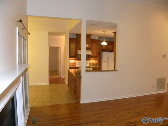 Building Photo - 104 Nobleton Ln NW