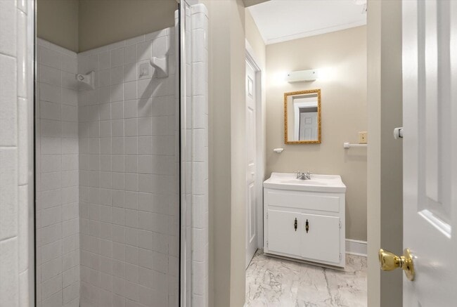 Building Photo - Harleston Village 3 Bed/2.5 Bath Gem Avail...