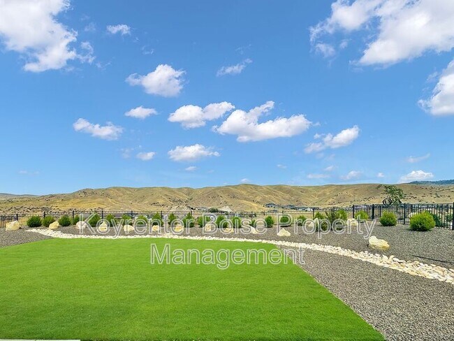 Building Photo - 5298 W Parkridge Dr