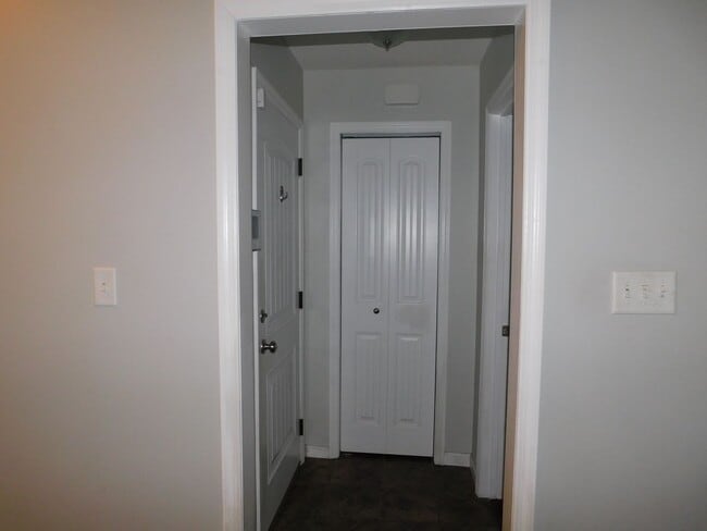 Building Photo - 3 bedroom in Crestwood S/D