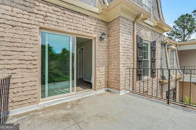 Building Photo - 2805 Northeast Expy