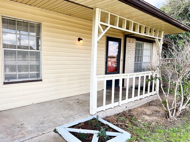 Building Photo - 707 Ruth Ct