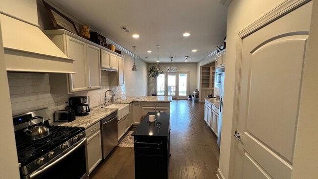 Building Photo - 847 Wellstone Dr