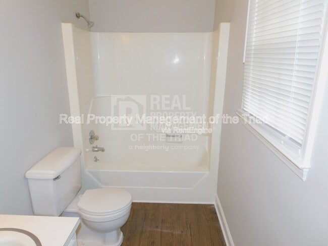 Building Photo - 284 Longmeadow Dr