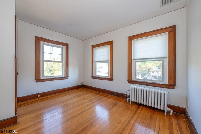 Building Photo - 176 Grove Ave