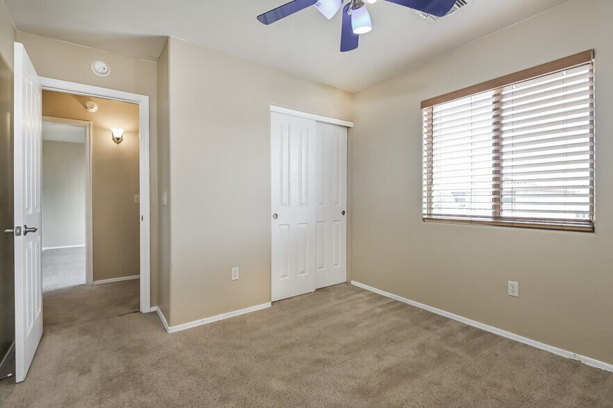 Building Photo - 816 W Calle Ormino