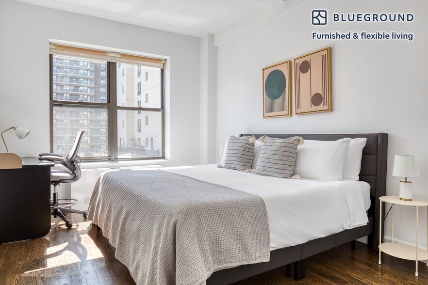 Building Photo - 212 W 91st St