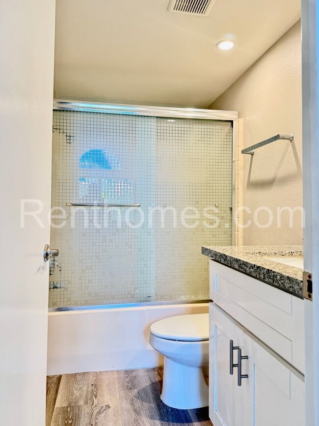 Building Photo - 9438 Twin Trails Dr