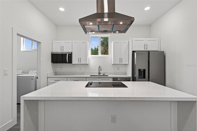 Building Photo - 511 Sweetwater Dr