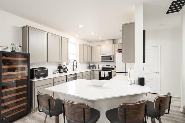 Building Photo - 7105 Gray Catbird Dr