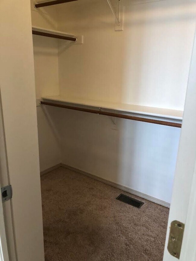 Building Photo - Nice Four Bedroom, Three bath home with Main Level Primary Bedroom, Newly Renovated