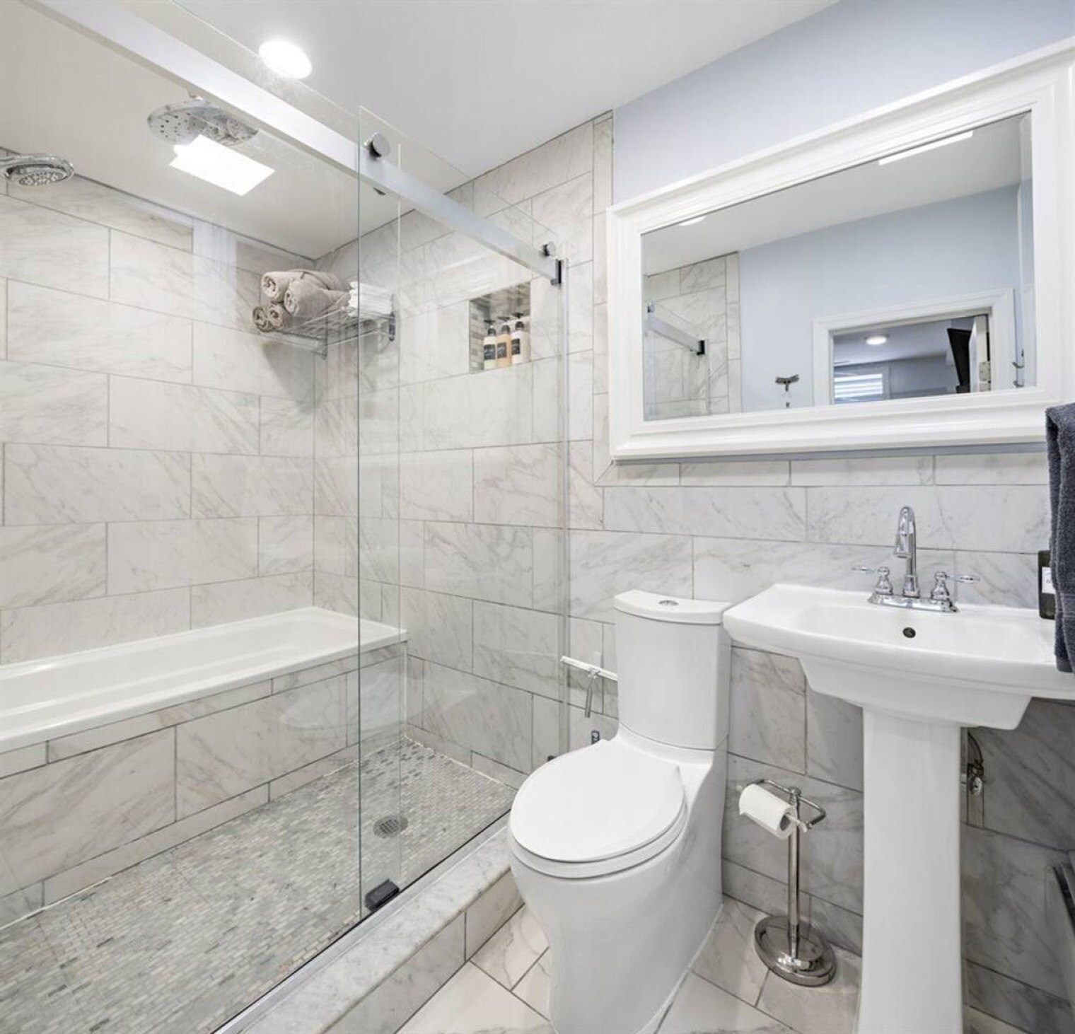 Building Photo - 137 W 15th St